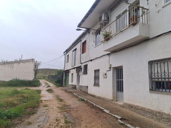 Foto 1 de Chalet en venta en Azucaica - Santa María de Benquerencia de 6 habitaciones con jardín y calefacción
