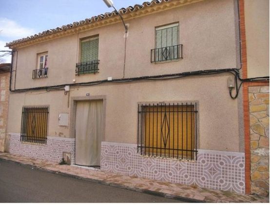 Foto 1 de Casa en venda a Corral de Almaguer de 4 habitacions i 190 m²
