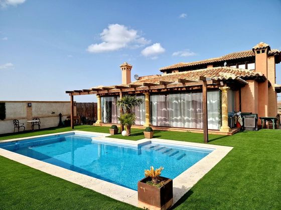 Foto 1 de Xalet en venda a Layos de 6 habitacions amb terrassa i piscina