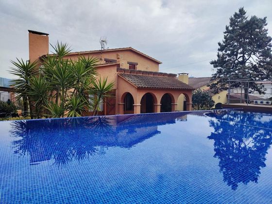 Foto 2 de Chalet en venta en Puigventós de 5 habitaciones con terraza y piscina