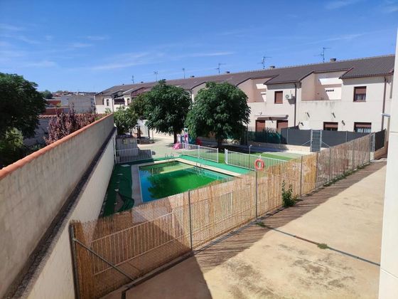Foto 1 de Casa en venda a Miguel Esteban de 2 habitacions amb terrassa i piscina