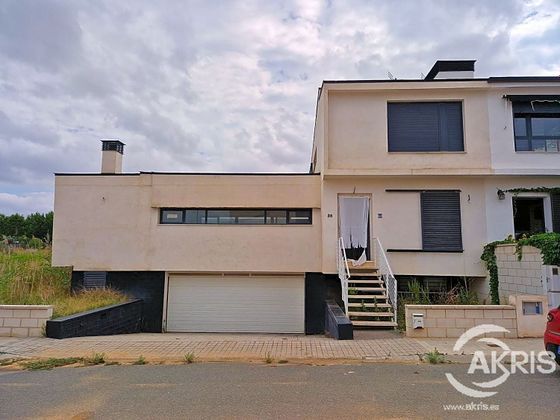 Foto 2 de Casa en venta en Burguillos de Toledo de 4 habitaciones con terraza y garaje