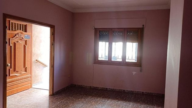 Foto 2 de Chalet en venta en Puebla de Almoradiel (La) de 4 habitaciones con terraza