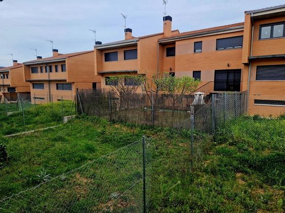 Foto 1 de Casa en venda a Olías del Rey de 4 habitacions amb jardí i calefacció