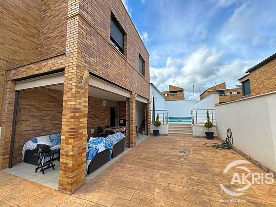 Foto 2 de Casa en venta en Bargas de 5 habitaciones con terraza y piscina