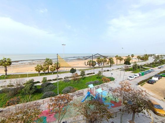 Foto 2 de Pis en venda a Centro - Zona Playas de 2 habitacions amb terrassa