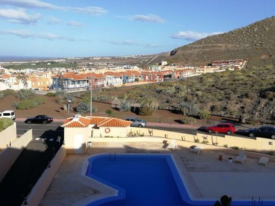Foto 1 de Venta de piso en Costa Adeje de 2 habitaciones con terraza y piscina