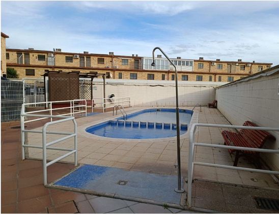 Foto 2 de Casa adossada en venda a Joyosa (La) de 3 habitacions amb terrassa i piscina