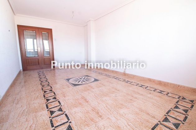 Foto 2 de Pis en venda a Zaratán de 2 habitacions amb piscina i garatge