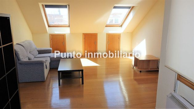 Foto 2 de Àtic en lloguer a Centro - Valladolid de 2 habitacions amb mobles i calefacció
