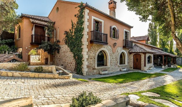 Foto 1 de Casa en venda a Carabaña de 12 habitacions amb terrassa i piscina