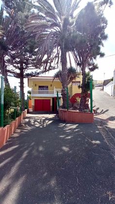 Foto 1 de Casa rural en venda a El Pris - Juan Fernández de 5 habitacions amb jardí i balcó