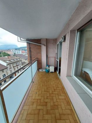 Foto 2 de Pis en venda a Durango de 4 habitacions amb jardí i balcó
