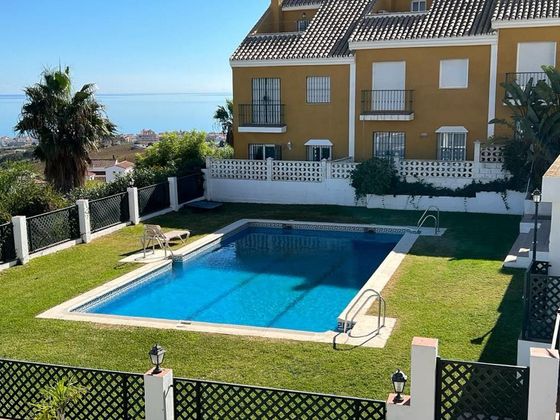 Foto 1 de Casa adosada en venta en calle Del Peñoncillo de 3 habitaciones con terraza y piscina