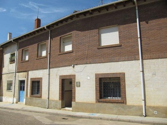 Foto 1 de Casa en venda a Espinosa de Villagonzalo de 4 habitacions i 214 m²