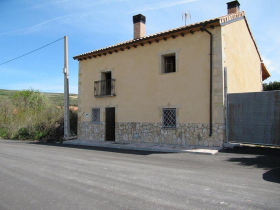 Foto 1 de Casa en venda a Valle de Valdelucio de 5 habitacions amb jardí i calefacció