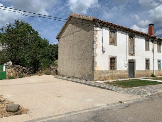 Foto 2 de Casa en venda a calle Redonda de 1 habitació i 174 m²