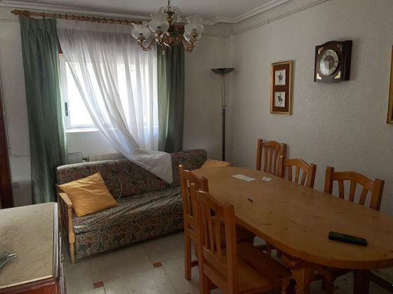 Foto 2 de Casa en venda a avenida Palencia de 4 habitacions amb calefacció