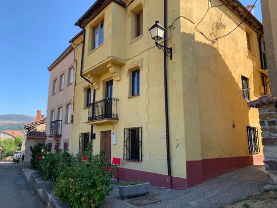 Foto 1 de Casa en venda a calle Barrio y Mier de 4 habitacions amb balcó i calefacció