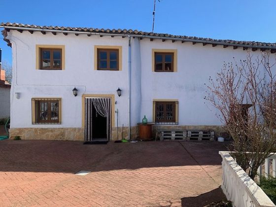 Foto 1 de Casa en venda a calle Solana de 4 habitacions amb jardí i calefacció