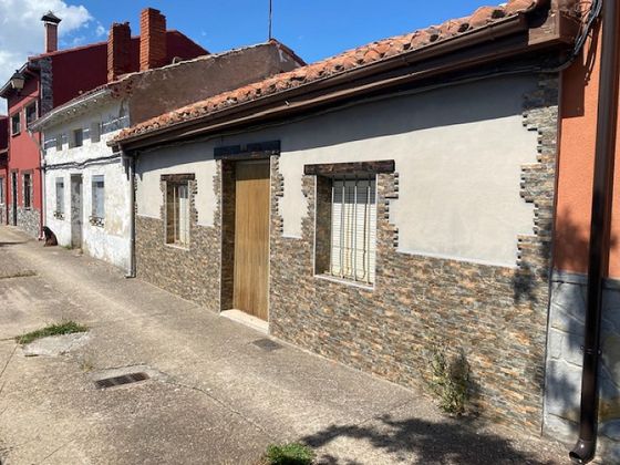 Foto 1 de Casa en venda a calle Santiago Zona Alta de 2 habitacions amb terrassa i calefacció