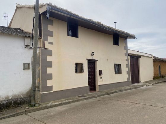 Foto 1 de Casa en venda a calle Trascasas de 4 habitacions amb calefacció
