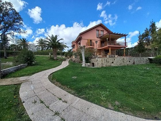Foto 1 de Venta de chalet en Villafranca del Castillo de 5 habitaciones con terraza y jardín