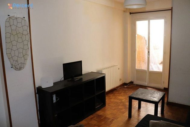 Foto 2 de Piso en alquiler en Ensanche - Sar de 3 habitaciones con terraza y muebles