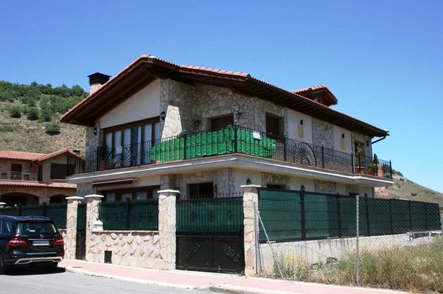 Foto 2 de Venta de casa en Ezcaray de 4 habitaciones con balcón