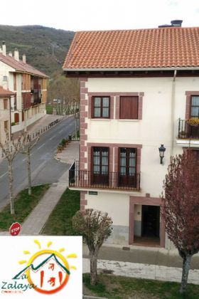 Foto 1 de Venta de piso en Ezcaray de 4 habitaciones con garaje y balcón