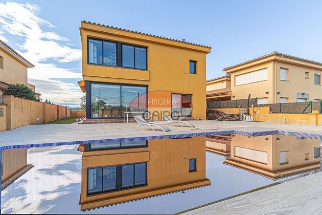 Foto 1 de Chalet en venta en Lladó de 3 habitaciones con terraza y piscina