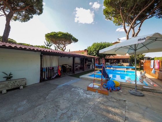 Foto 1 de Casa en venta en calle Colonia de 4 habitaciones con terraza y piscina