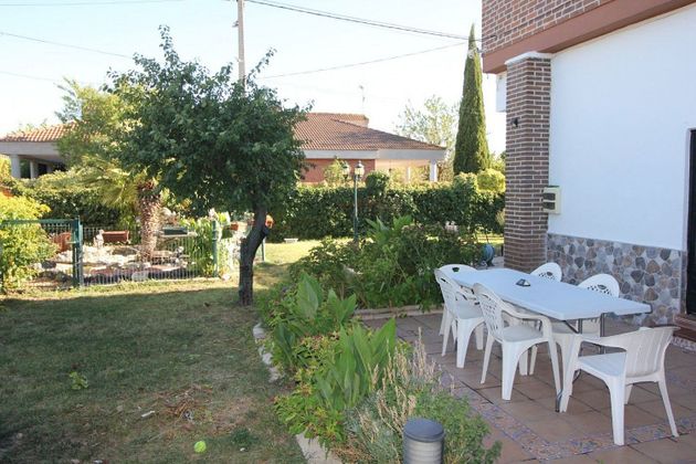 Foto 1 de Casa en venda a Medina del Campo de 4 habitacions amb piscina i garatge