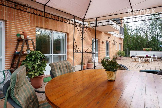 Foto 2 de Pis en venda a calle Capuletti de 3 habitacions amb terrassa i piscina