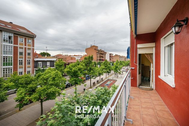 Foto 1 de Venta de piso en avenida Madrid de 3 habitaciones con balcón y calefacción