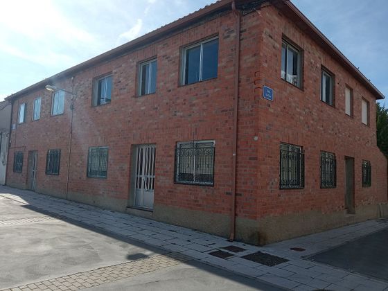 Foto 2 de Casa en venda a plaza Mayor de 7 habitacions amb terrassa i garatge