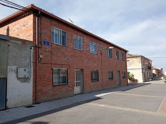 Foto 1 de Casa en venda a plaza Mayor de 7 habitacions amb terrassa i garatge