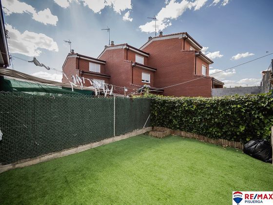Foto 1 de Casa adossada en venda a Cigales de 4 habitacions amb garatge i jardí