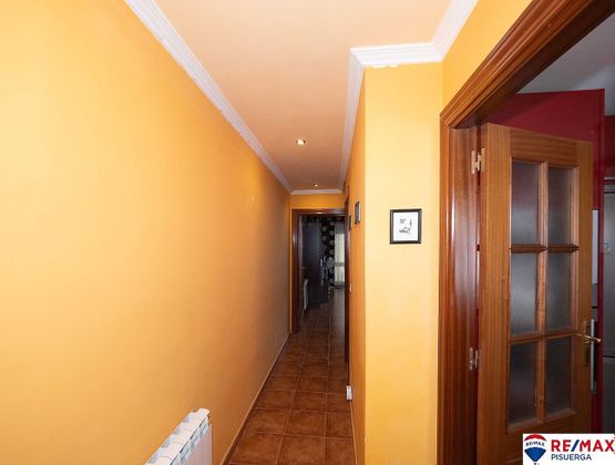 Foto 2 de Casa adosada en venta en Cigales de 4 habitaciones con garaje y jardín