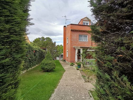 Foto 1 de Xalet en venda a calle Miguel Delibes de 5 habitacions amb terrassa i piscina