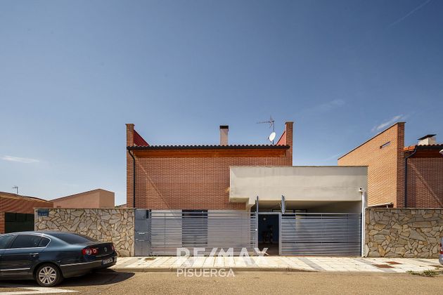 Foto 1 de Venta de casa en Cabezón de Pisuerga de 3 habitaciones con terraza y garaje