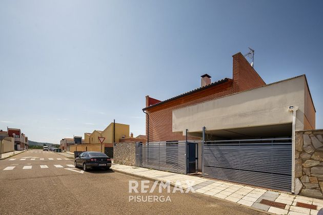 Foto 2 de Casa en venda a Cabezón de Pisuerga de 3 habitacions amb terrassa i garatge