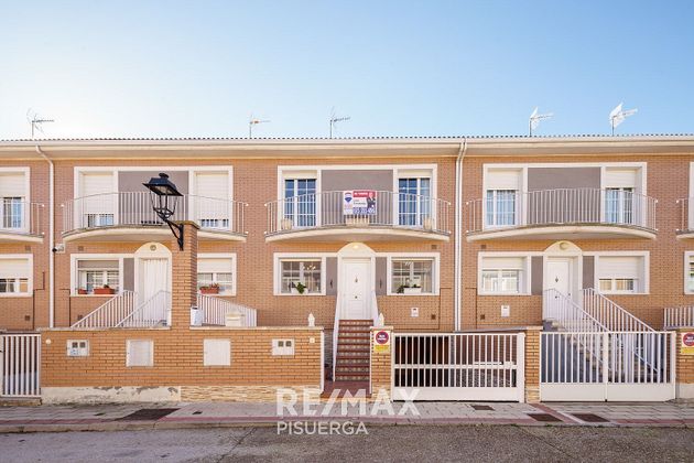 Foto 1 de Casa adossada en venda a calle Sara Martín Prolongaci de 5 habitacions amb terrassa i garatge