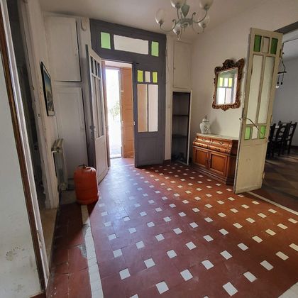 Foto 2 de Casa adossada en venda a calle Ramón Cajal de 6 habitacions amb garatge i jardí