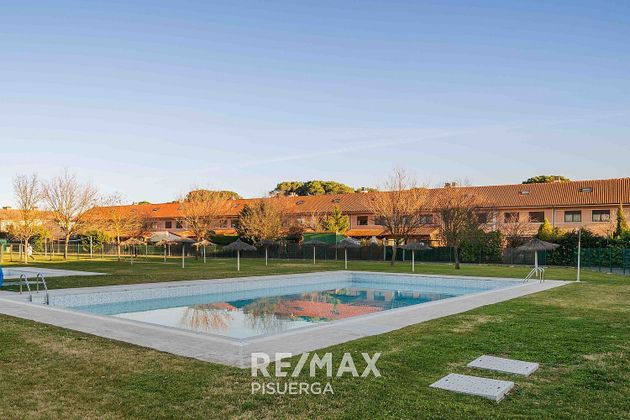 Foto 1 de Casa adossada en venda a Simancas de 3 habitacions amb terrassa i piscina