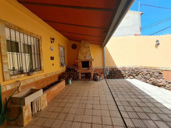 Foto 2 de Casa adossada en venda a Castrillo-Tejeriego de 3 habitacions amb garatge i jardí