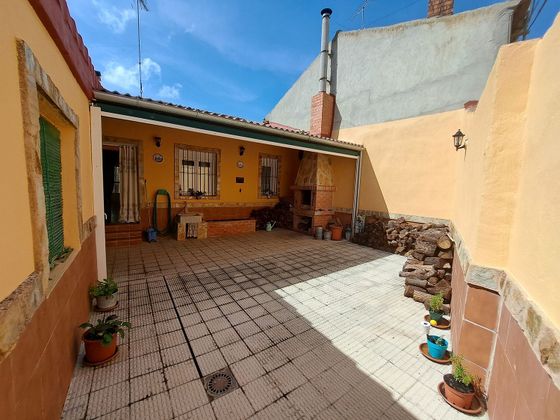 Foto 1 de Casa adossada en venda a Castrillo-Tejeriego de 3 habitacions amb garatge i jardí