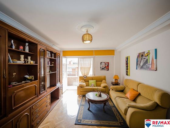 Foto 1 de Pis en venda a calle Del Pelícano de 4 habitacions amb terrassa i calefacció