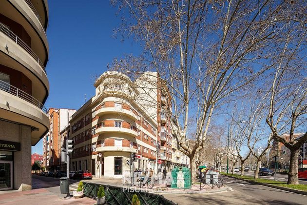 Foto 2 de Àtic en venda a paseo De Zorrilla de 6 habitacions amb aire acondicionat i calefacció