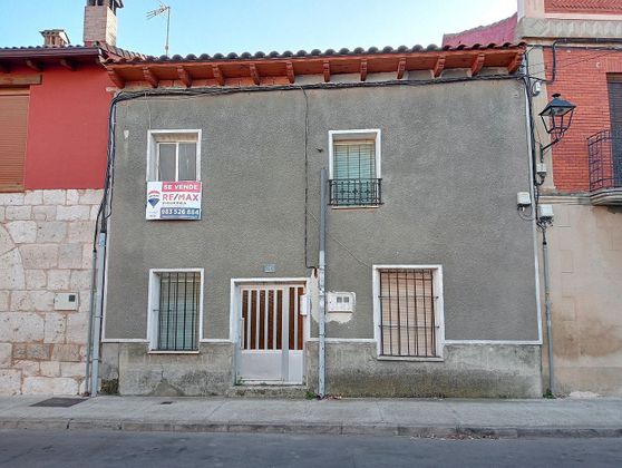 Foto 1 de Casa adossada en venda a calle Del Campillo de 6 habitacions amb jardí